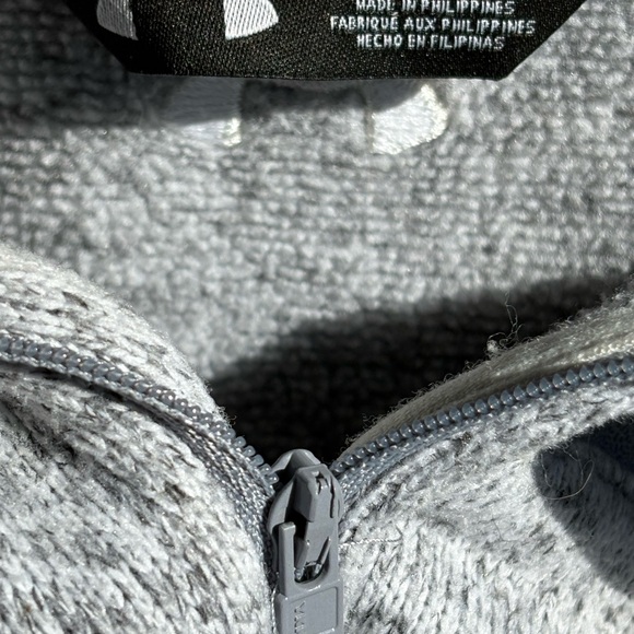 Women’s Under Armour Grey Quarter Zip - Picture 2 of 2